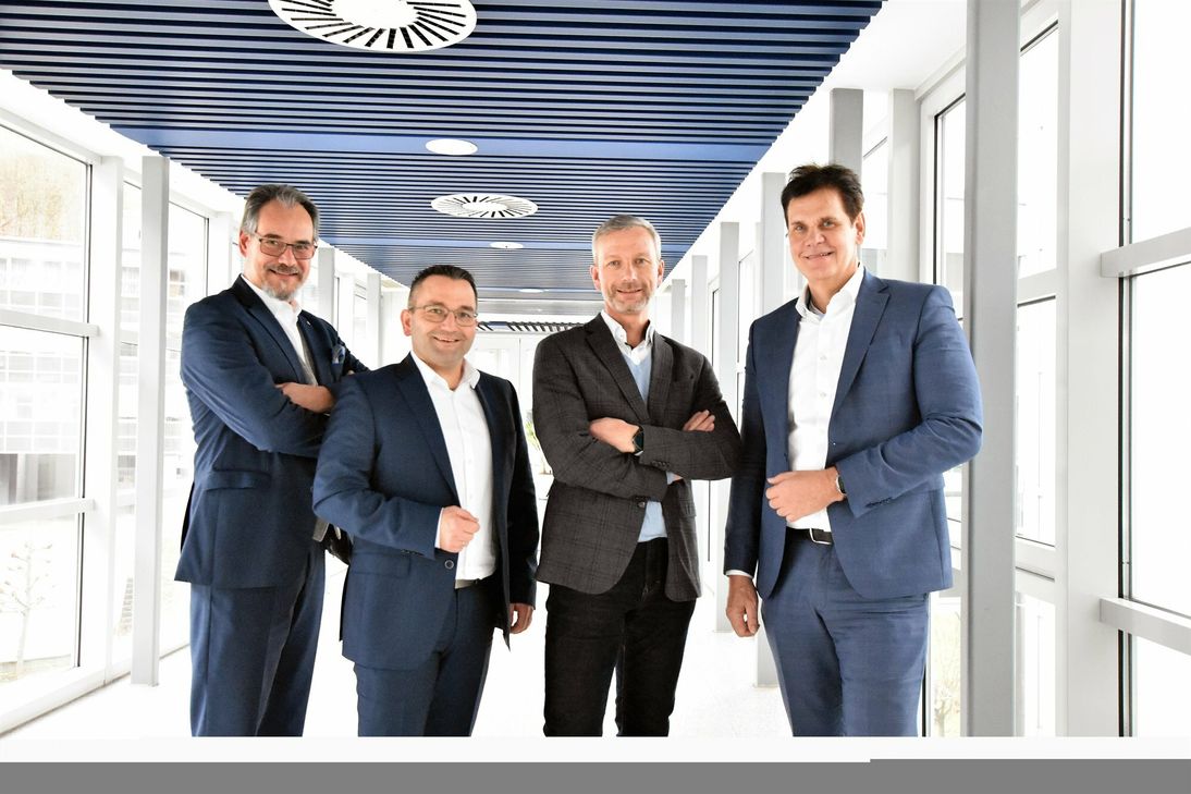 V.l.: Über den geplanten Wechsel im OIE Vorstand freuen sich Ulrich Gagneur, Andreas Berg, Thomas Johann sowie Oliver Henrichs, Aufsichtsratsvorsitzender der OIE und Westenergie-Vorstand.