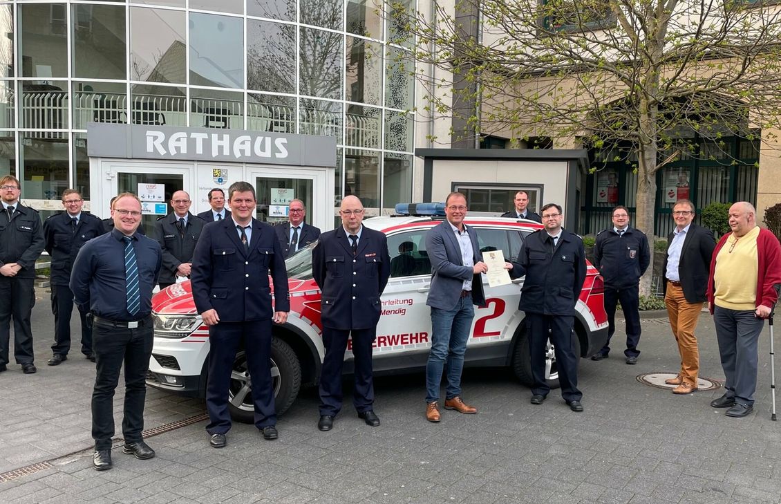 Ernennung vor dem Rathaus der Verbandsgemeinde (v. l.): Daniel Klemm, Sebastian Hartmann, Christopher Wittig, Jörg Krempuls, Thorsten Leich, Alexander Reuter, Hermann-Peter Heuft, Jörg Lempertz, Tim Skubch, Stephan Schüller, Rolf Daub, Joachim Plitzko und Alfred Nett.