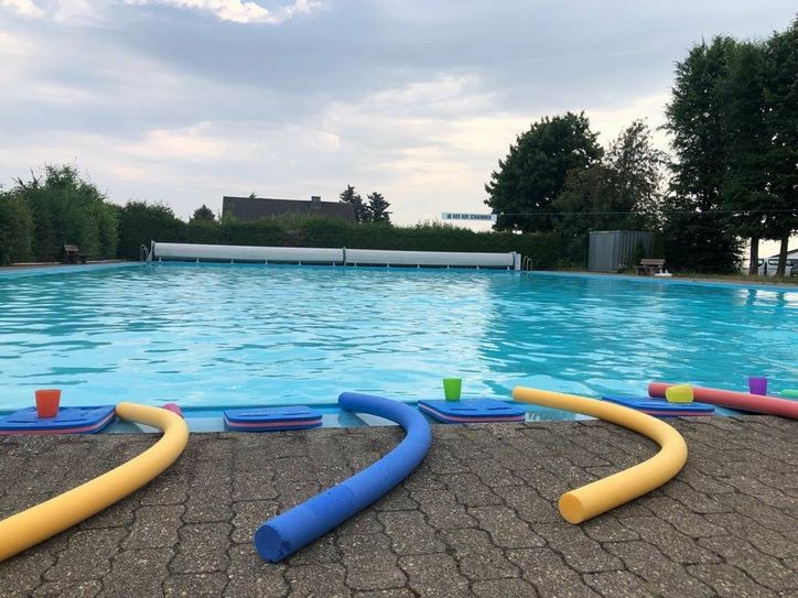 Das Freibad in Vossenack wird zukünftig durch den Bau eines neuen Schwimmbeckens Kindern die Möglichkeit das Schwimmen zu lernen bieten.