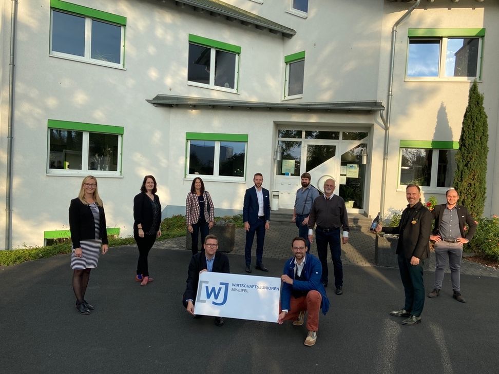 Die Wirtschaftsjunioren besuchten das Unternehmen "Löhmar Elektro" in Urmitz. Foto: IHK