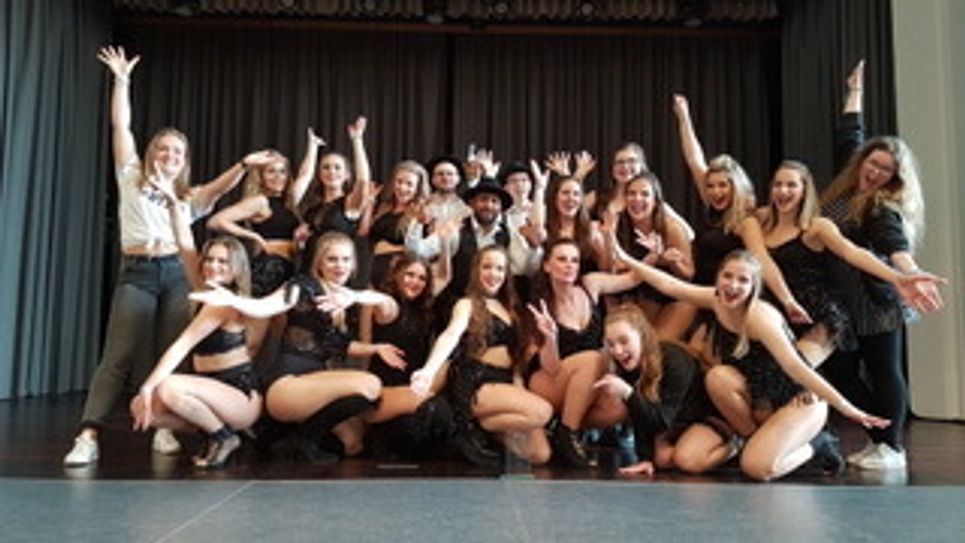 Die Dash-Formation "better your best" hat die Königsklasse "Adults" beim Bundesligaturnier im Videoclipdancing gewonnen.