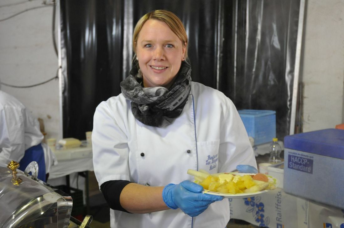 Das Restaurant "Zur Kringelwies" aus Masburg bot unter anderem den Klassiker "Spargel mit Kartoffeln, Sauce Hollandaise und Lachs" an.