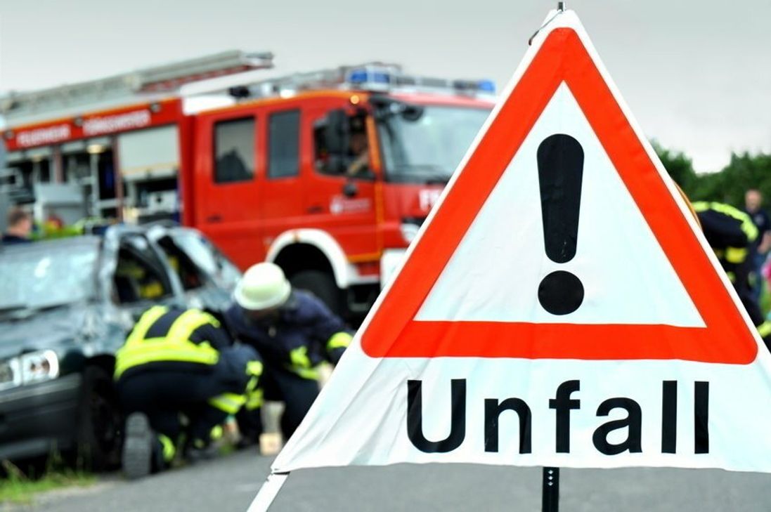 Die Polizei sucht Zeugen eines Unfalls bei dem in Kaisersesch ein Mann schwer verletzt wurde.