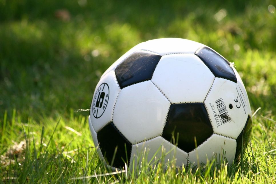 Bei einem Fußballspiel in Mützenich soll ein Spieler einem anderen einen Kopfstoß verpasst haben. Der Fall wurde vor dem Amtsgericht verhandelt.