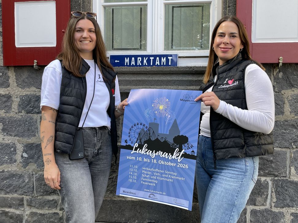 Marktmeisterin Yvonne Ditzler (r.) und ihre Stellvertreterin Julia Judt schauen voller Vorfreude auf den Lukasmarkt.