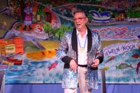 Sitzungspräsident Jürgen Jakobs begrüßt das Publikum