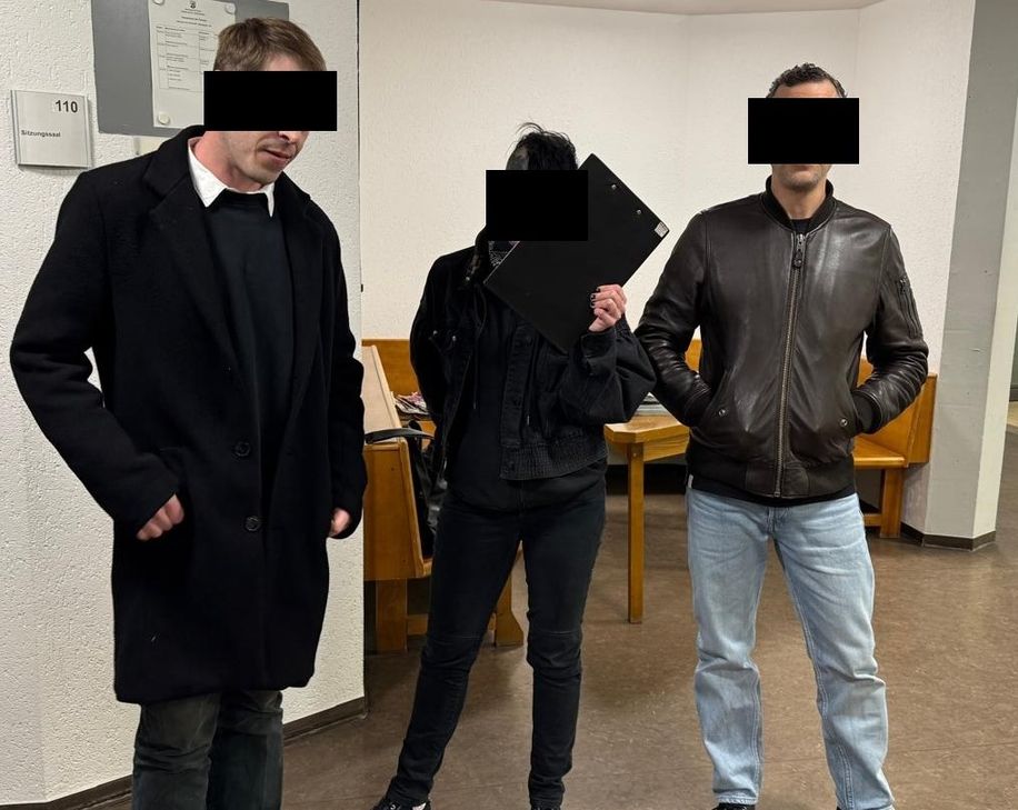 Die Angeklagten Christian S., Michelle K. und Stefan M. (von links) vor  der Verhandlung im Amtsgericht Daun.