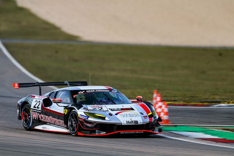 Wichtige Kilometer auf der Nordschleife mit dem Ferrari 296 GT3 "Luigi" hat WTM Racing absolviert und bei der Langstrecken-Serie auf Anhieb Rang zehn eingefahren.