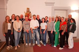 Die neuqualifizierten Hospizhelferinnen und Hospizhelfer des ambulanten Hospiz- und Palliativdienstes des Caritasverbands Westeifel starten ihren Einsatz in der Westeifel.