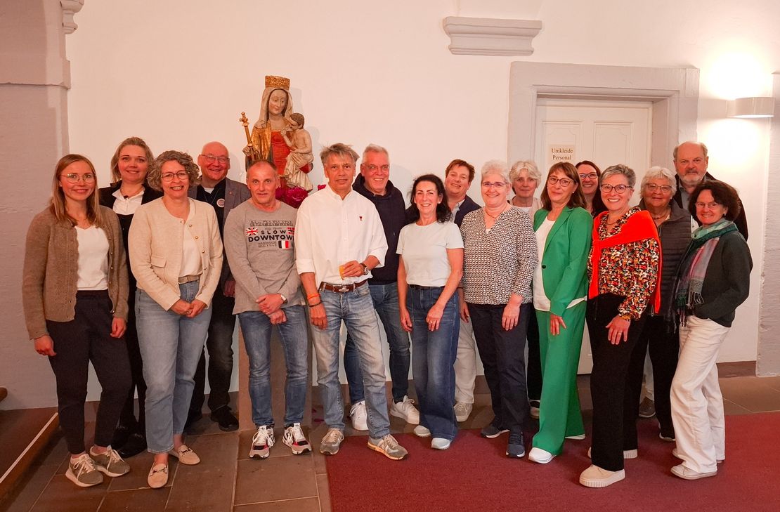 Die neuqualifizierten Hospizhelferinnen und Hospizhelfer des ambulanten Hospiz- und Palliativdienstes des Caritasverbands Westeifel starten ihren Einsatz in der Westeifel.