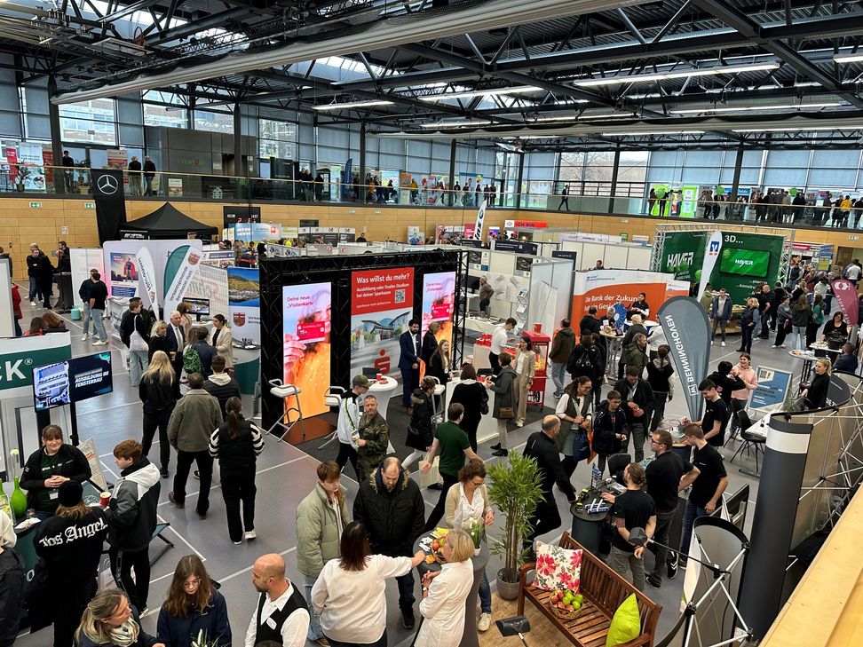 Die TakeOff-Messe ist eine Teamleistung und seit Monaten ausgebucht.  Hier greifen alle Zahnräder ineinander. Über 1.600 Schülerinnen und Schüler werden im Eventum erwartet.