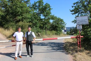 Andreas Hofmann (links) und Kristof Mades vom Vorstand des Vereins Waldhilfe