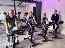 Im Aktivpark Kall stellten Jochen Förster (v.li.), das Ehepaar Ellen und Frank Poschen sowie Henning Förster die Aktion »Cycling4Hope« vor, mit der möglichst viel Geld für krebskranke und hilfsbedürftige Kinder gesammelt werden soll.