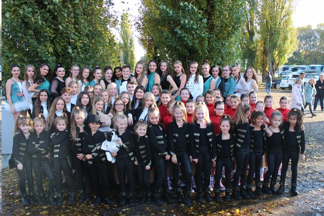 Viel Freude, Zusammenhalt und sportliche Herausforderungen: Die fünf Formationen haben auf der European Masters im Videoclipdancing ihre Ziele erreicht. Auf dem Foto fehlt die Formation „Better your Best“. Foto: Helen Neuß