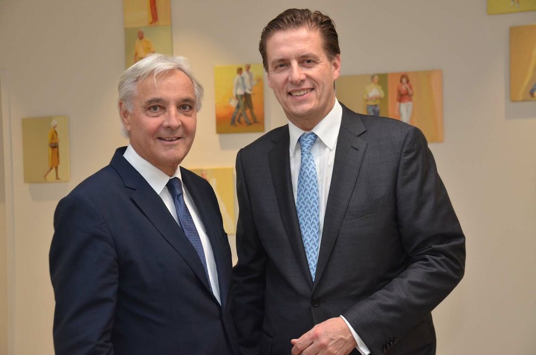 Neuer Präsident der IHK Aachen: Wolfgang Mainz (r.) mit Vorgänger Bert Wirtz. Foto: Thomas Förster