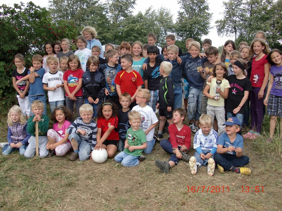 Wenn der FC21 Imgenbroich etwas organisiert, wie hier das beliebte Zeltlager, sind viele Bürger des Ortes dabei. Nur Verantwortung möchte niemand beim mitgliederstärksten Verein übernehmen. Und so droht dem Fußballclub nach 97 Jahren das Aus. Foto: Verein