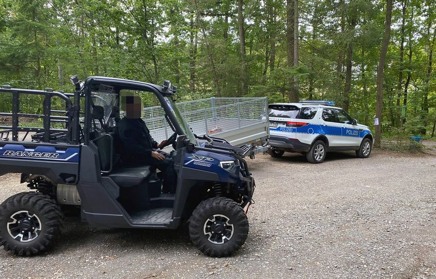 Unter anderem mit Geländefahrzeugen hatte die Polizei nach dem 86-Jährigen gesucht. Heute wurde der Vermisste tot im Stadtgebiet Bad Münstereifel aufgefunden. Foto: Polizei