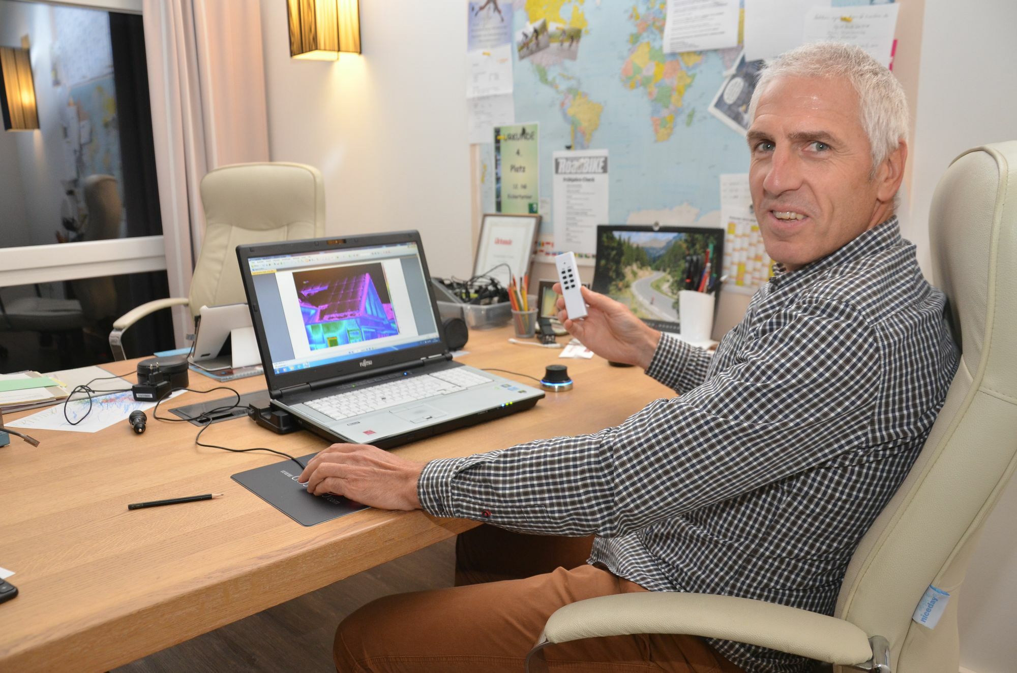 Die Thermografie hat Schwachstellen an seinem Haus aufgedeckt, die Fernbedienung für die Funksteckdose spart Strom. Erich Degen ist auf dem besten Wege, Energiesparmeister zu werden.