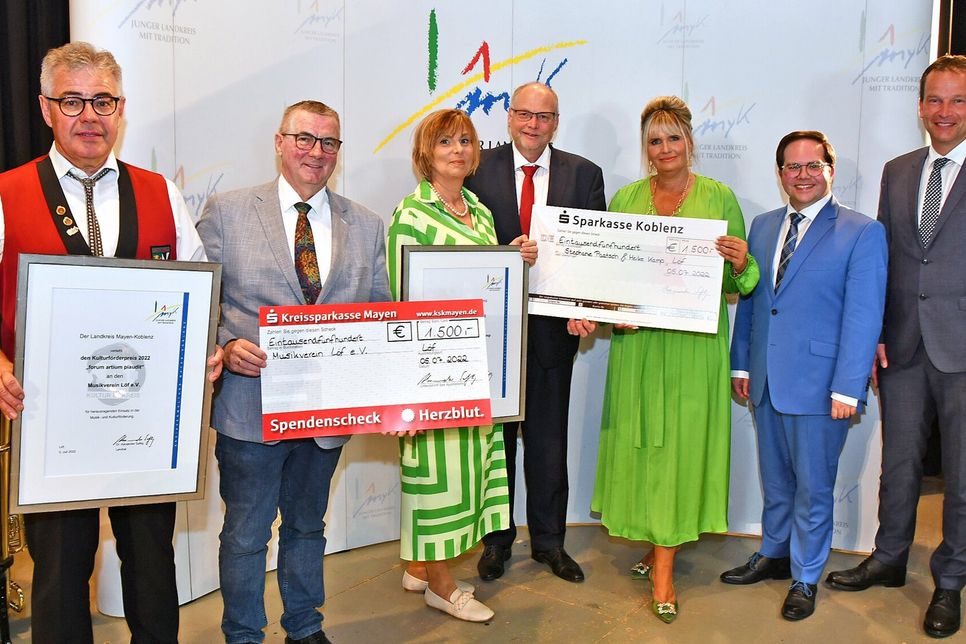 Die Kulturförderpreisträger des Landkreises Mayen-Koblenz konnten sich über ein Preisgeld in Höhe von jeweils 1.500 Euro von der Kreissparkasse Mayen und der Sparkasse Koblenz freuen.