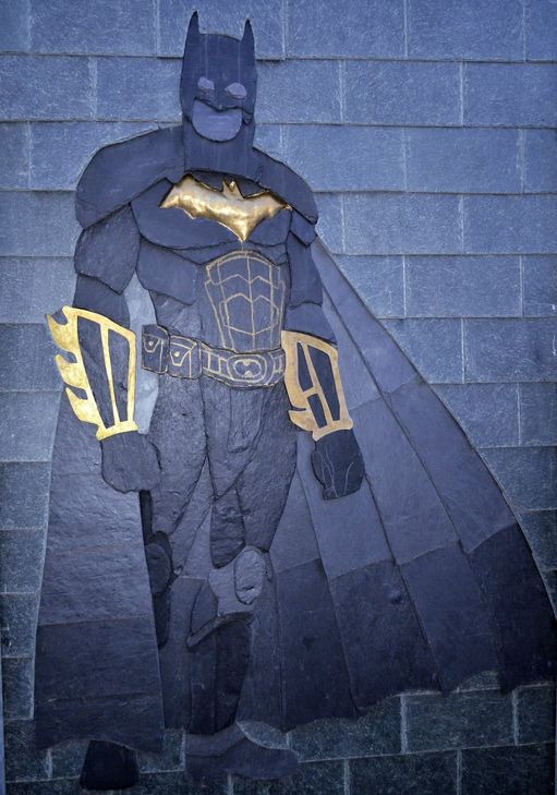 Aus Schiefer entstand auch dieser Batman. mn-Fotos