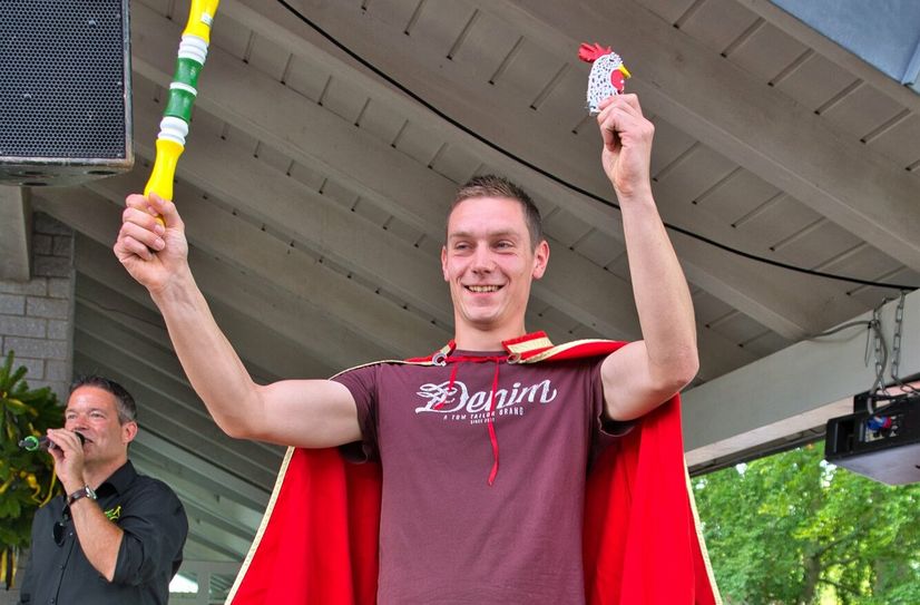 Auf der Eicherscheider Kirmes wird der Nachfolger von Hahnenkönig Lucas I. gesucht.