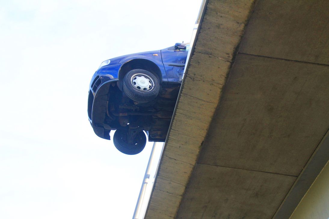 Der Unfall sah auch von unten spektakulär aus. Foto: Schmitt