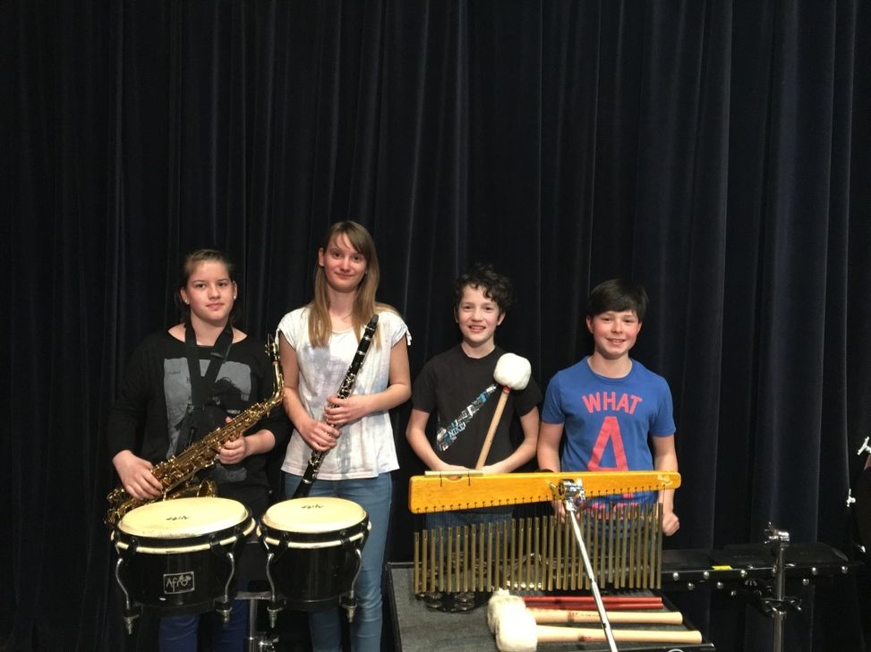 Nina Schommer an der Klarinette, Hannah Müller am Saxophon, Lars Meerkamp und Johannes Neufing am Schlagzeug. Foto: FF