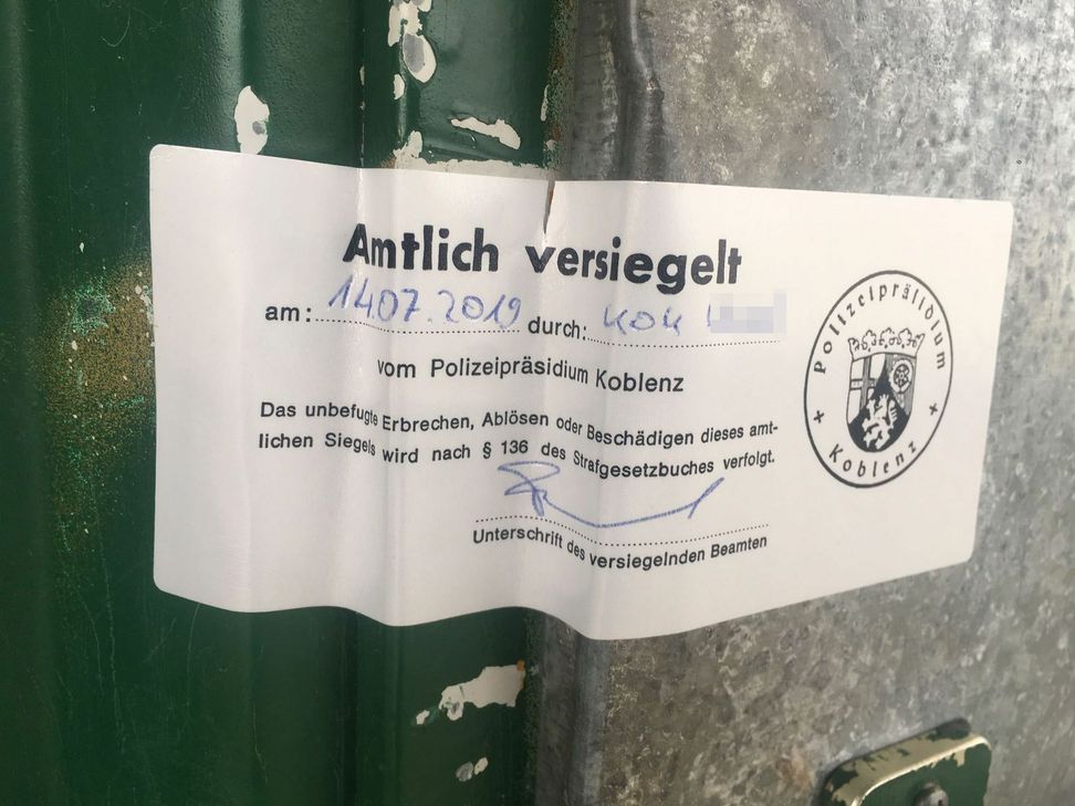 Das Gebäude wurde von der Polizei zwecks weiterer Untersuchungen versiegelt.
