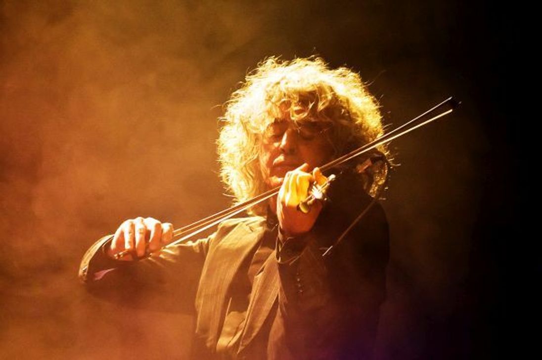 ...gastieren Angelo Branduardi...