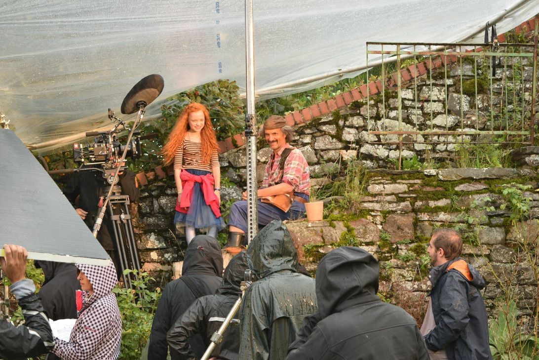 Malu Leichler und Christoph Maria Herbst drehen für Liliane Susewind auf Burg Dreiborn. Foto: Tim Nolden