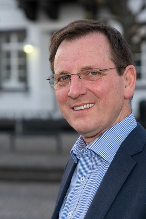 Martin Braun (CDU); Alter: 55 Jahre; Wohnort: Gönnersdorf/Bad Breisig (Umzug im Falle einer Wahl); Familienstand: Verheiratet, zwei erwachsene Kinder; Beruf: Kommunalbeamter (Diplom-Verwaltungswirt); Motto: Sinzig stärken; Homepage: www.martin-braun.info