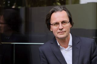 Bernhard Pörksen ist einer der bekanntesten Medienwissenschaftler des Landes. Er arbeitet an der Universität Tübingen und forscht intensiv im Silicon Valley.
Foto: Peter-Andreas Hassiepen