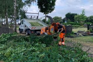 Mitarbeiter des Betriebshofes nach dem Unwetter beim Einsatz in Hausen.