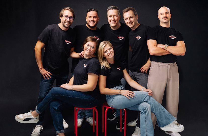 OneWay spielt im Roetgener Festzelt für das jecke Publikum auf.