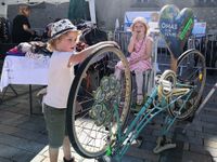 Die "Omas for Future" laden zum "Zukunfsttag" am Samstag, 27. April, auf dem Kornmarkt in Bad Kreuznach ein.