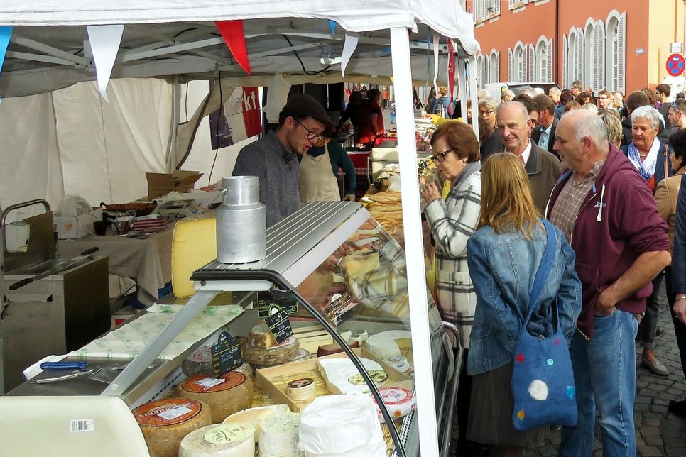 Der Französische Markt bietet u. a. Käse
