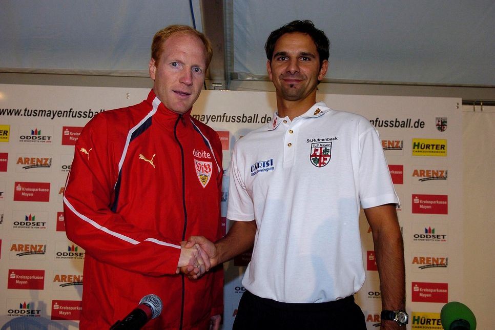 Stefan Ruthenbeck übernahm 2004 von Erich Klasen das Traineramt beim TuS Mayen. Gleich zum Beginn seiner Trainerkarriere spielte er mit dem Oberligisten im DFB-Pokal gegen den VfB Stuttgart, der damals von Matthias Sammer trainiert wurde.