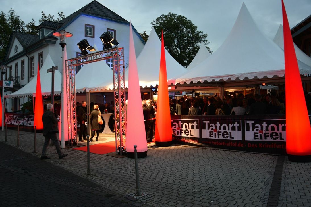 Im festlich geschmückten Forum feierten rund 500 Gäste.