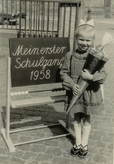 Gudrun Hanemann aus Niederdürenbach erlebte Ostern 1958 in der Neutorschule in Mainz ihren ersten Schultag. Die Schule exisitiert heute nicht mehr.
