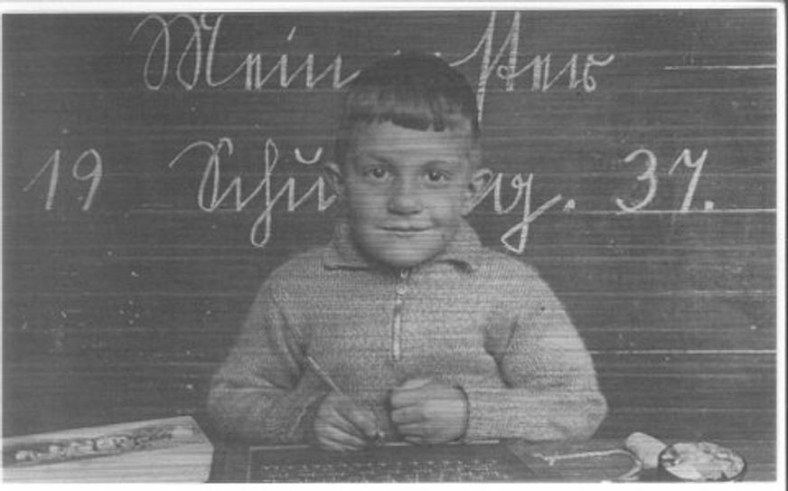 Bereits am ersten Schultag im Jahr 1937 griff Wilhelm Krause aus Bad Neuenahr an der Fichteschule in Oberhausen (Rheinland) zu Griffel und Schiefertafel.