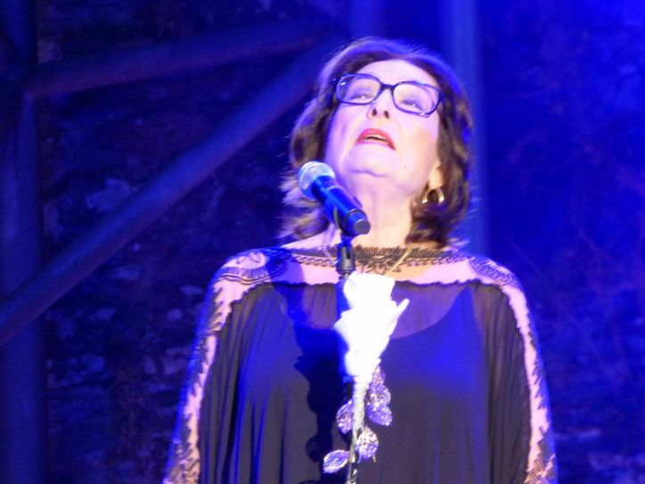Nana Mouskouri begeistert: Mit Welthits, Bekenntnissen zu ihrer griechischen Heimat oder Neuinterpretationen von Werken anderer Künstler.