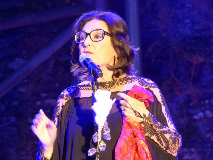 Nana Mouskouri begeistert: Mit Welthits, Bekenntnissen zu ihrer griechischen Heimat oder Neuinterpretationen von Werken anderer Künstler.