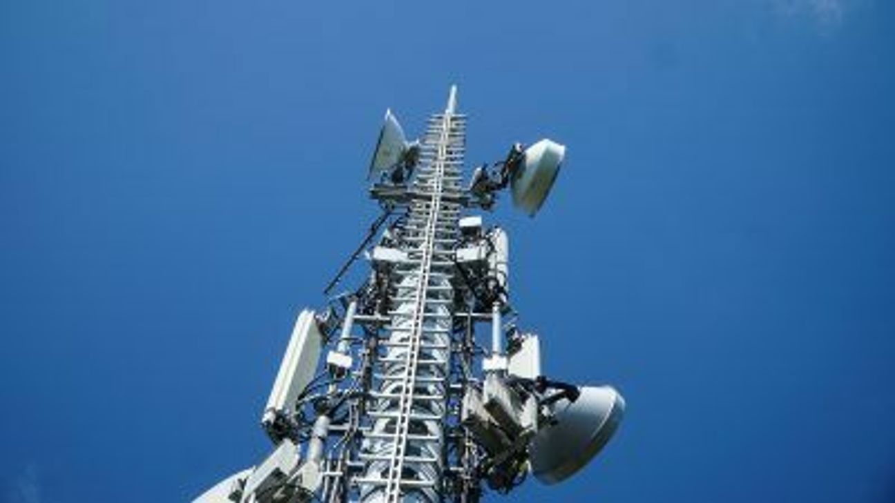 Zusätzliche Antennen werden angebracht. Foto: Vodafone