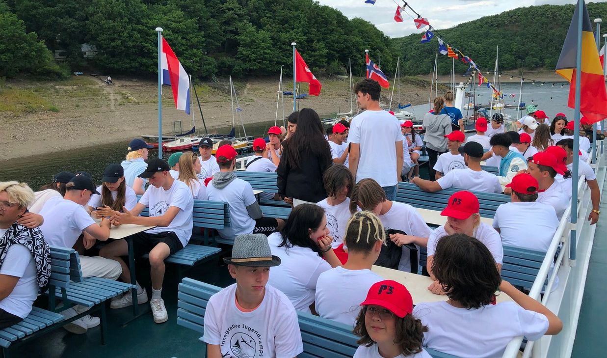 Eine Rundfahrt auf dem Rursee, gemeinsam Sport treiben und Musik machen: Von den Erlebnissen im Integrativen Segelcamp profitieren die jungen Teilnehmer eine lange Zeit.