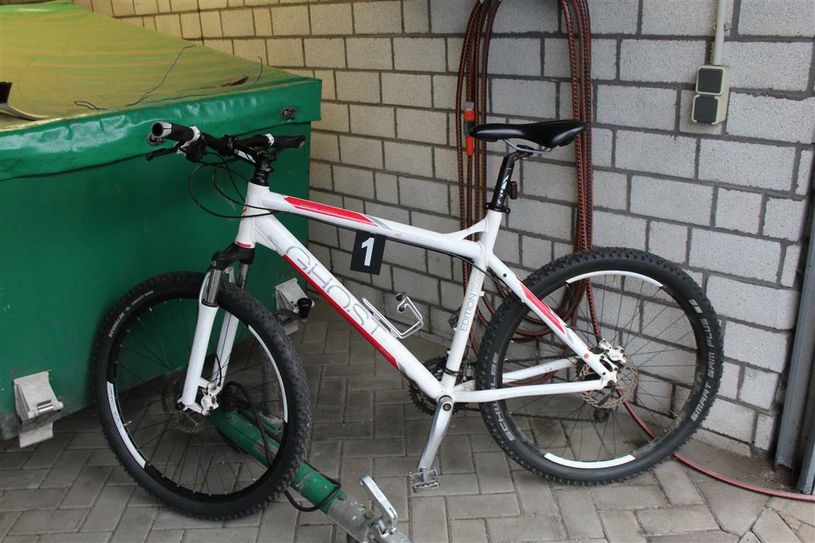 Ein rot-weißes Mountainbike der Marke Ghost wurde sichergestellt. Foto: Polizei