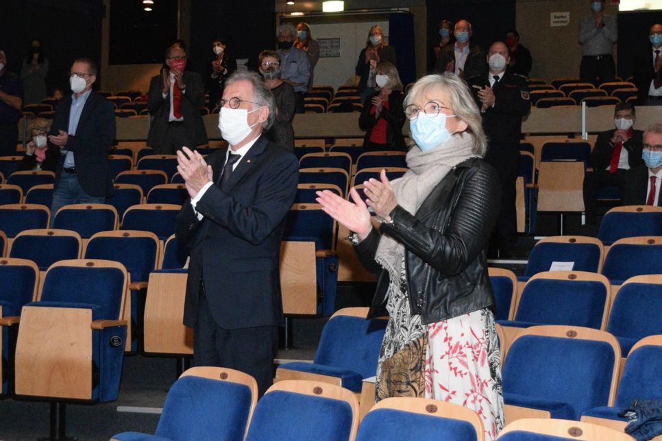 Abschließend gab‘s nicht nur von Dr. Uwe Friedl und seiner Ehefrau Applaus für die Mary‘s Rockband  Foto: Scholl