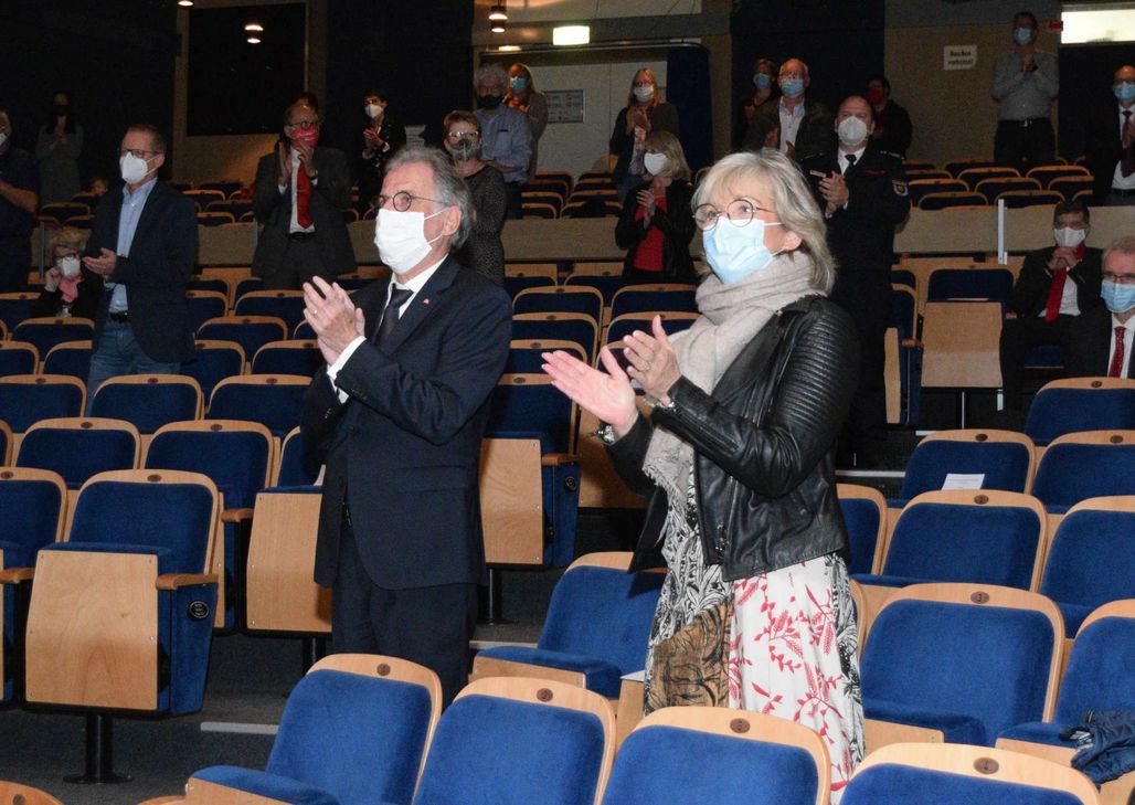 Abschließend gab‘s nicht nur von Dr. Uwe Friedl und seiner Ehefrau Applaus für die Mary‘s Rockband  Foto: Scholl