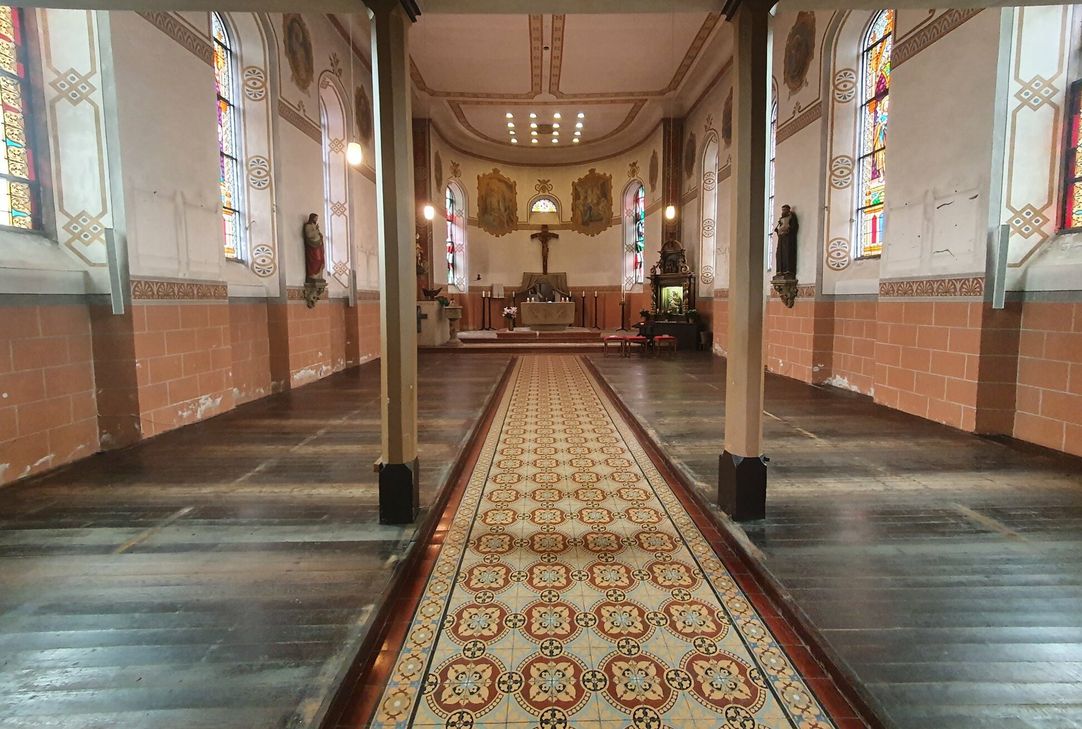 Vor dem Start der Sanierungsarbeiten wurde die Schalkenmehrener Pfarrkirche St.Martin ausgeräumt.