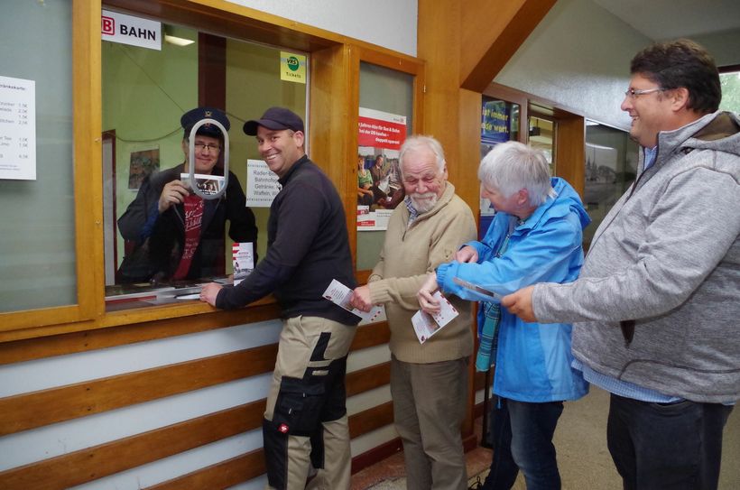 Fahrkarten kann man im Bahnhof Blankenheim (Wald) nicht mehr kaufen. Dennoch findet der Vorstand des Fördervereins, dass es höchste Zeit ist, ihn wieder mit Leben zu füllen. Foto: Mager