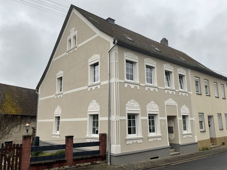 Diese Gestaltung überzeugte die Jury und bescherte den Hauseigentümern des vergangenen Wettbewerbs den 1 Preis.